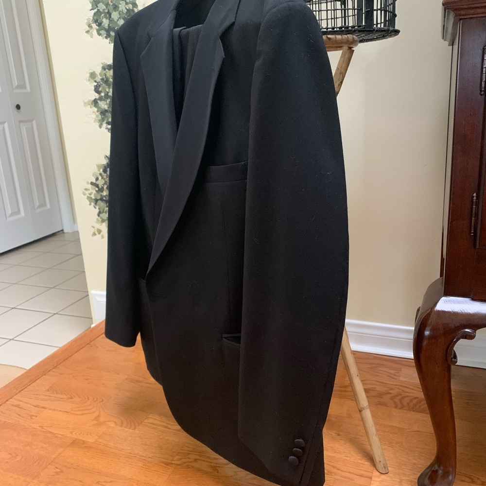 COPY - Tuxedo Men’s 46L Worn once .... literally once.